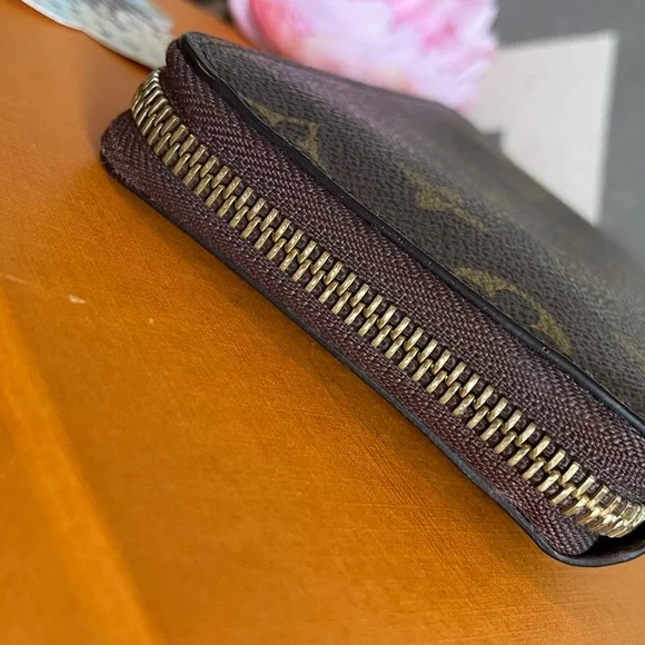 Authentic and rare Louis Vuitton Monogram Zippy Compact Wallet - Picture 4 of 12